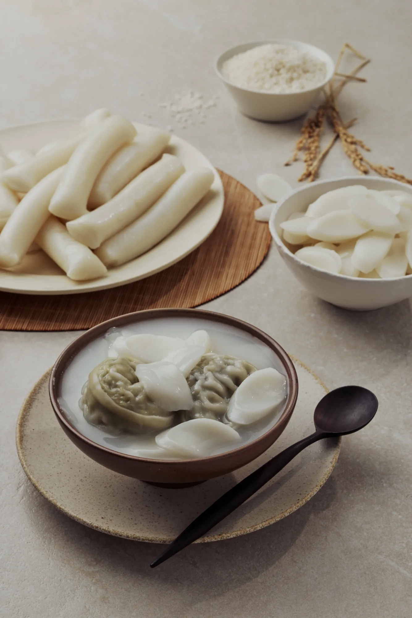 통으로 뽑은 가래떡부터 어슷 썬 떡국떡까지, 효정떡방의 흰떡과 현미떡